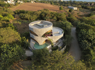 Nhà Toro / Estudio Carroll